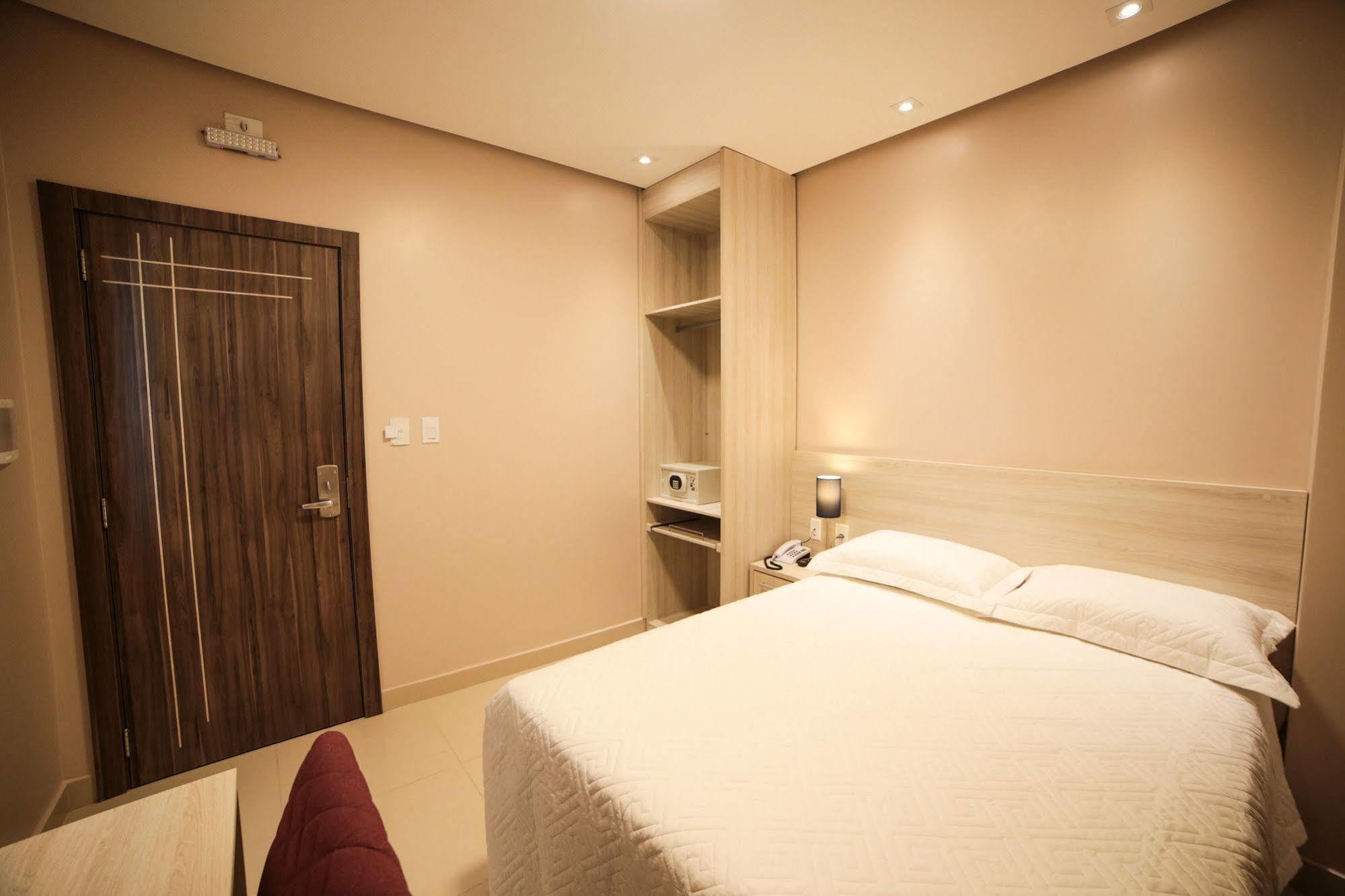 Hotel London Santarem Bagian luar foto