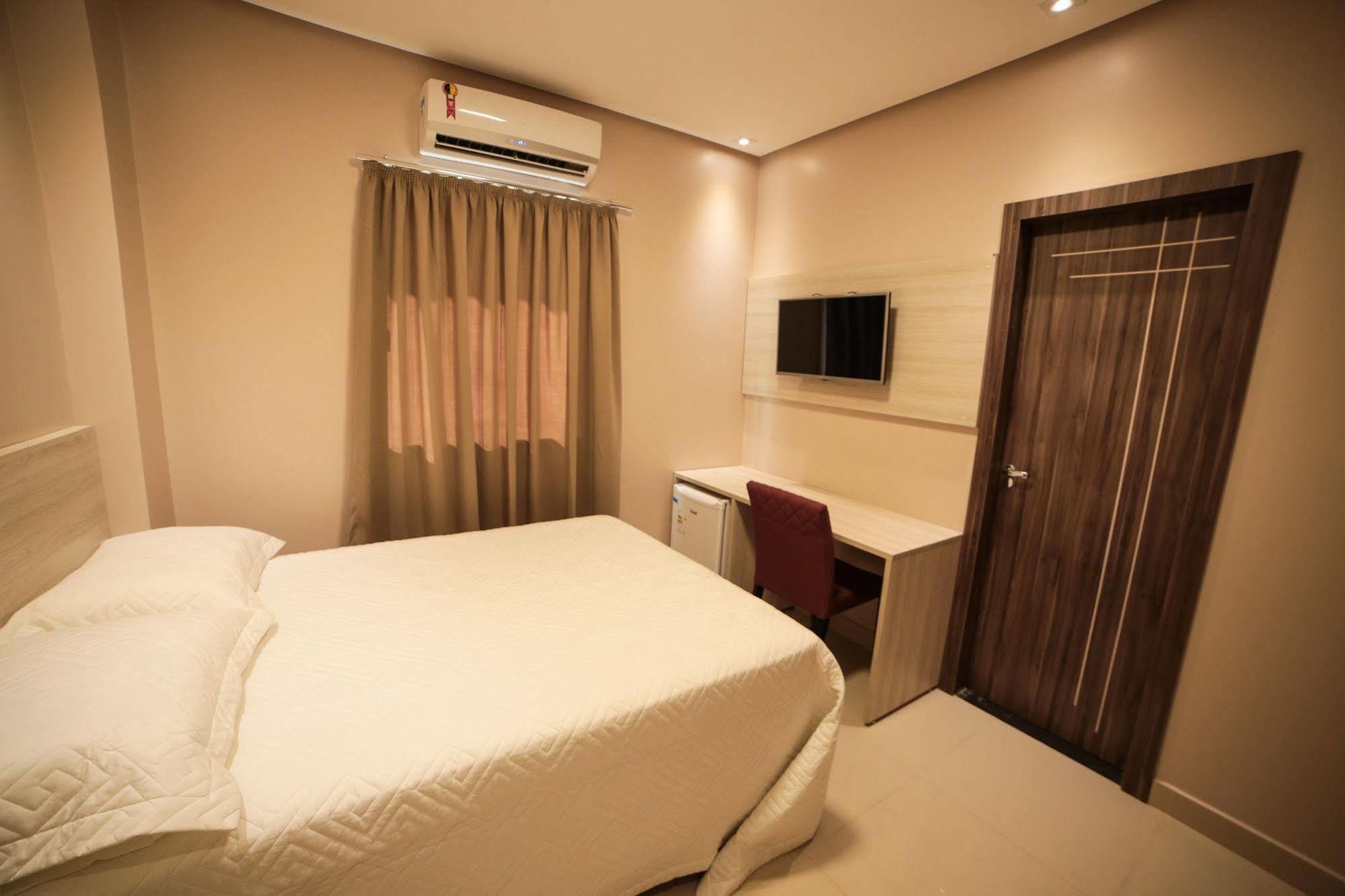 Hotel London Santarem Bagian luar foto